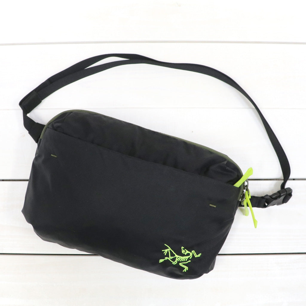 新品　BEAMS アークテリクス　Heliad Crossbody ブラック希少 希少品】ARC'TERYX アークテリクス Heliad Crossbody ヒリアド クロス