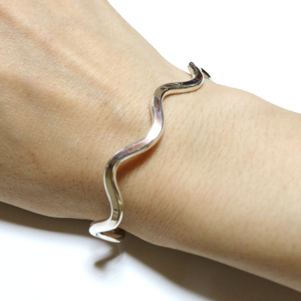 Indian Jewelry : Navajo Elaine Tahe Bangle(B)