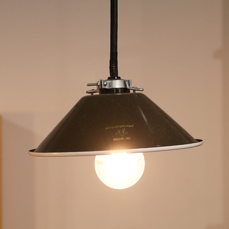 DEAD STOCK : 1947’s US ARMY BASE LAMP SHADE