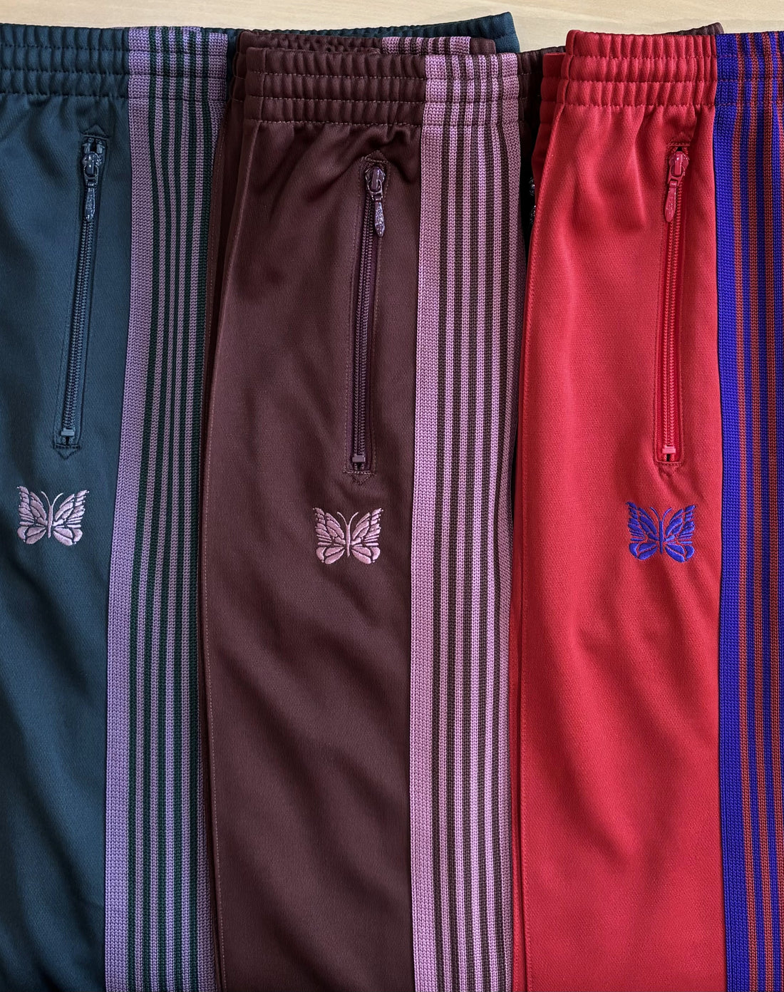 Needles トラックパンツ完全ガイド｜素材・人気モデル・着こなし解説｜Reggie Japan Official