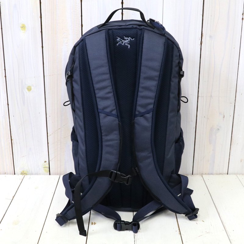 ARC'TERYX『Mantis 16 Backpack』(Black Sapphire)