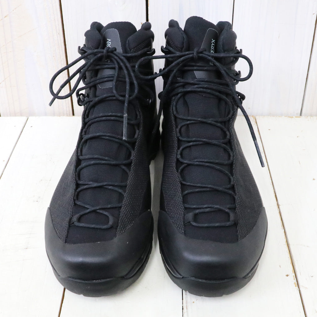 ARC'TERYX『ACRUX TR GORE-TEX』(Black/Black)