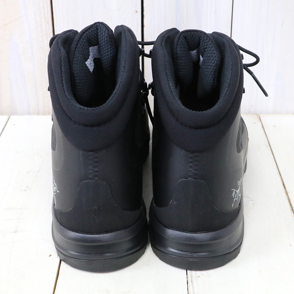 ARC'TERYX『ACRUX TR GORE-TEX』(Black/Black)