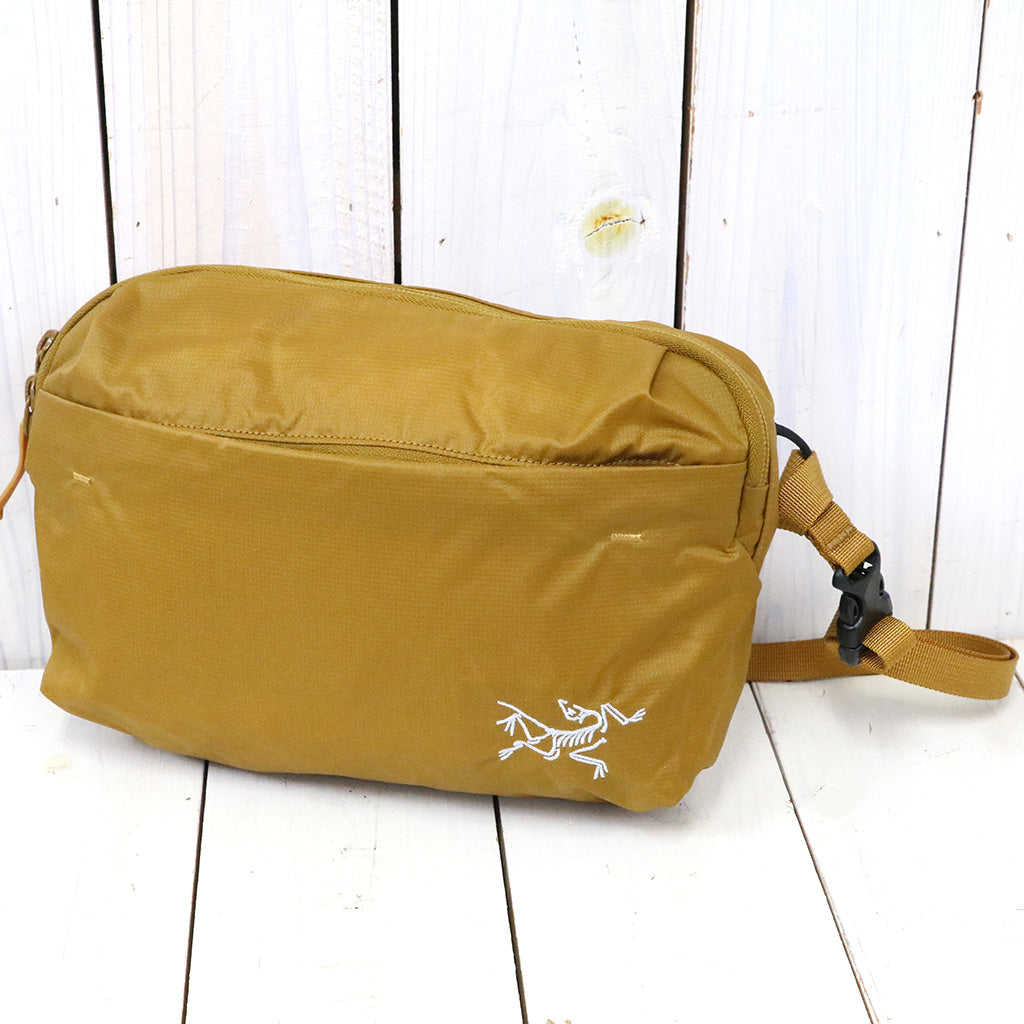ARC'TERYX『Heliad 6L Crossbody bag』(Yukon)