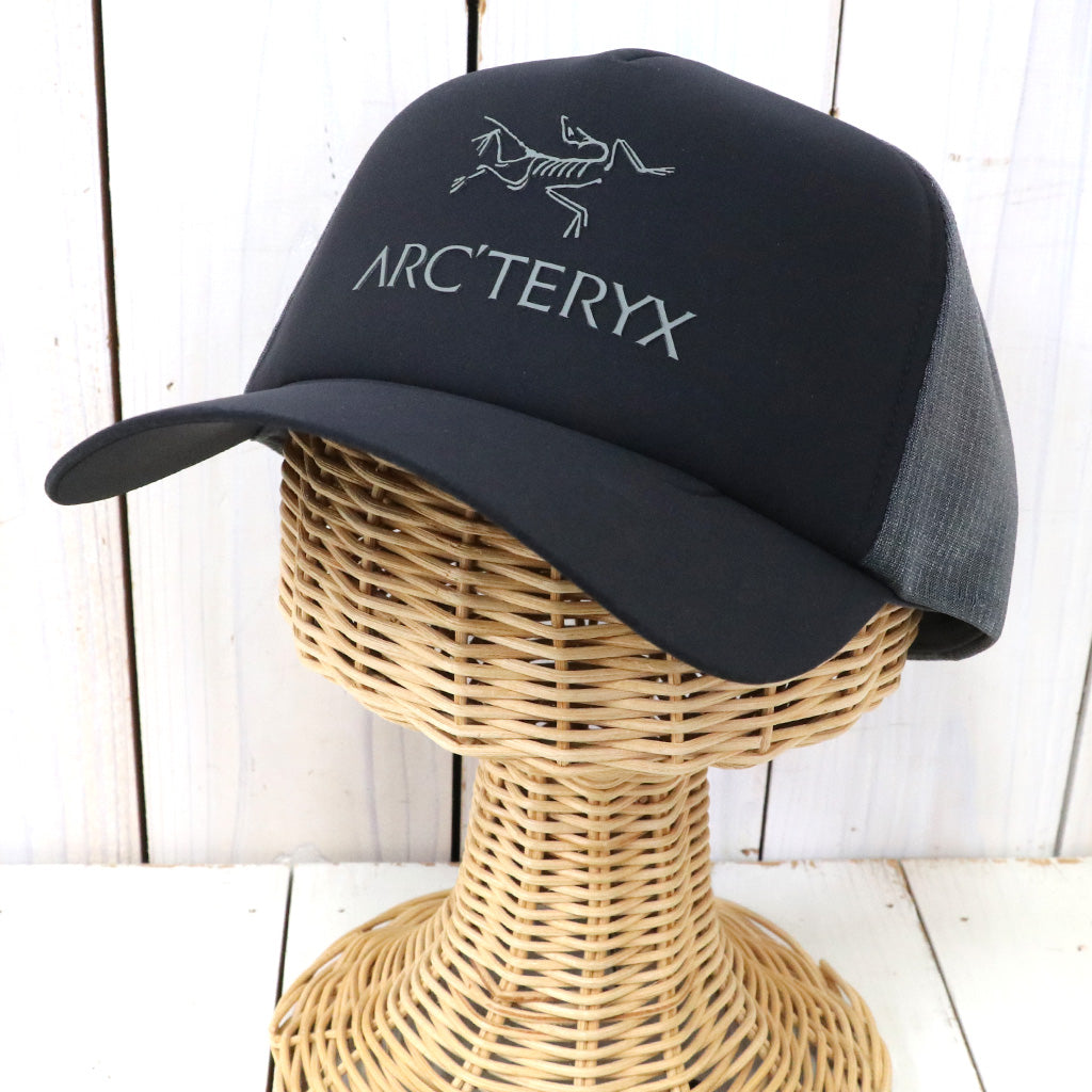 ARC'TERYX『Bird Word Trucker Curved』(Black/Graphite)
