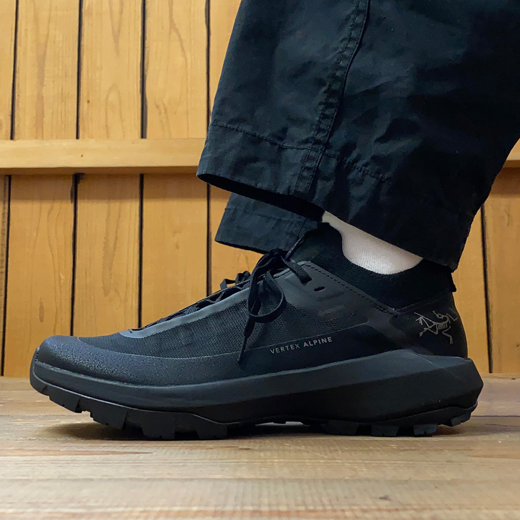 ARC'TERYX『Vertex Alpine GORE-TEX』(Black/Black)