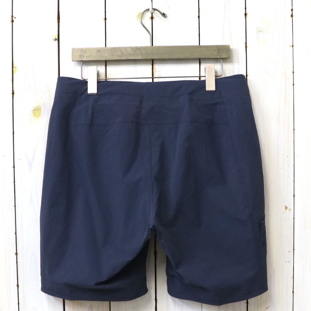 ARC'TERYX : Gamma SL Short 9” (Black Sapphire)