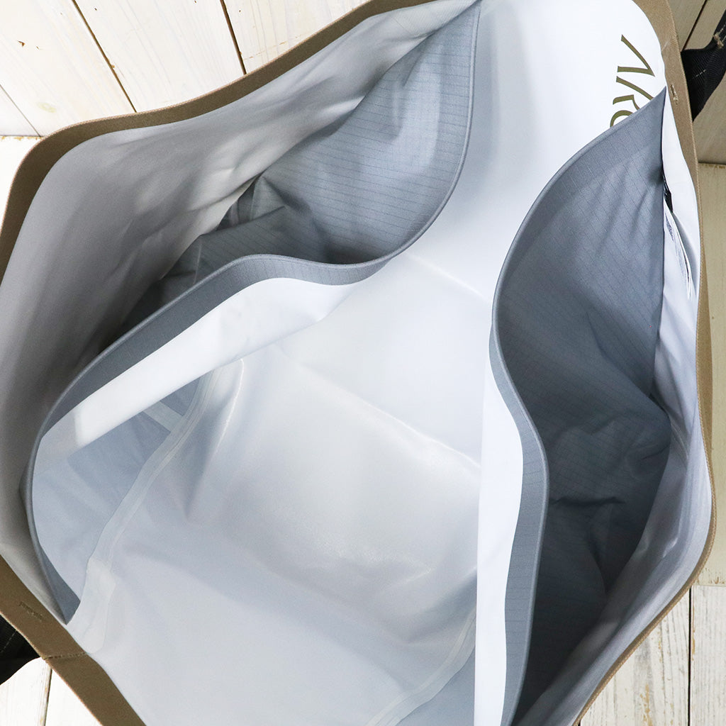 ARC'TERYX : Carrier 45 Gear Tote (Canvas)