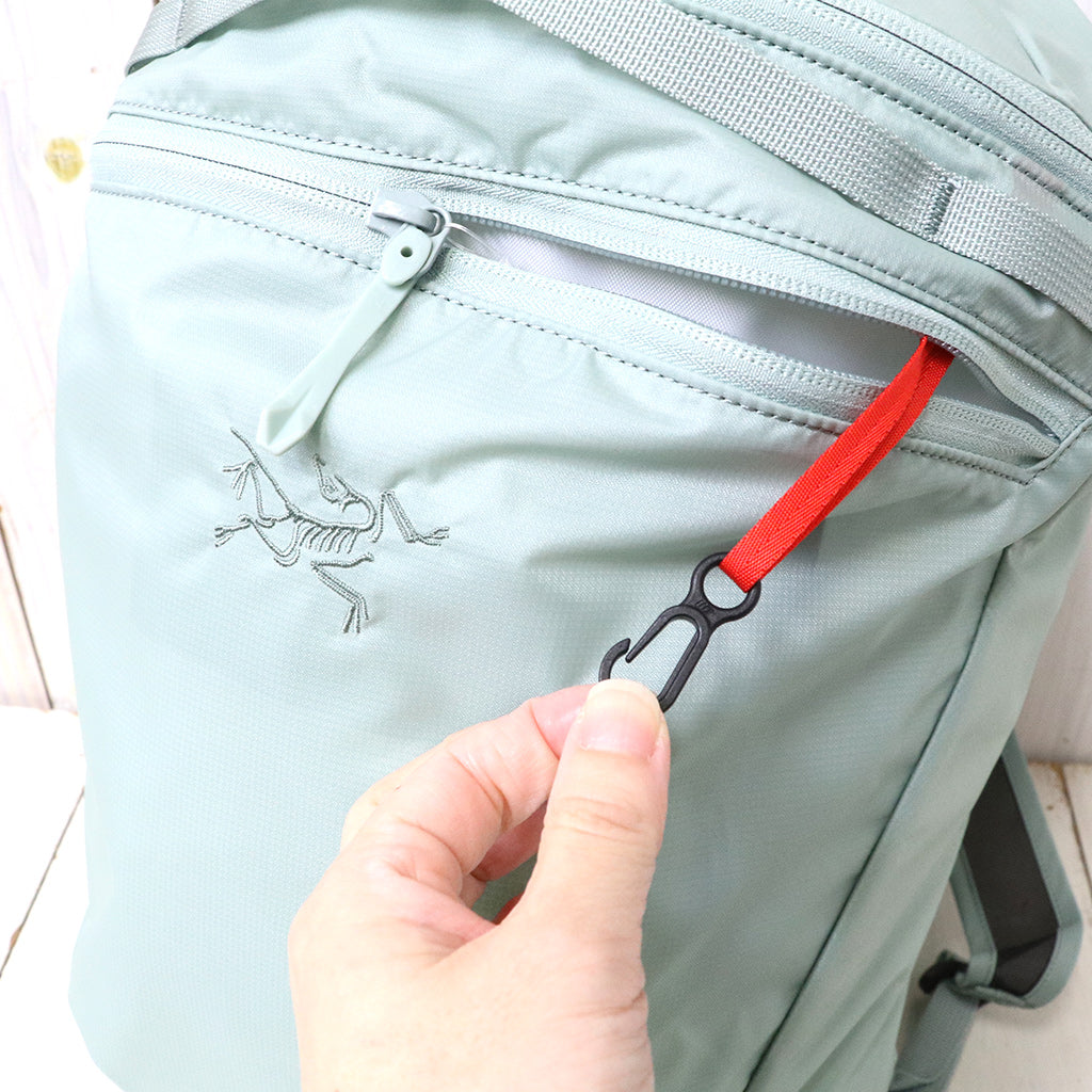 ARC'TERYX : Heliad 15L Backpack (Stone Green)