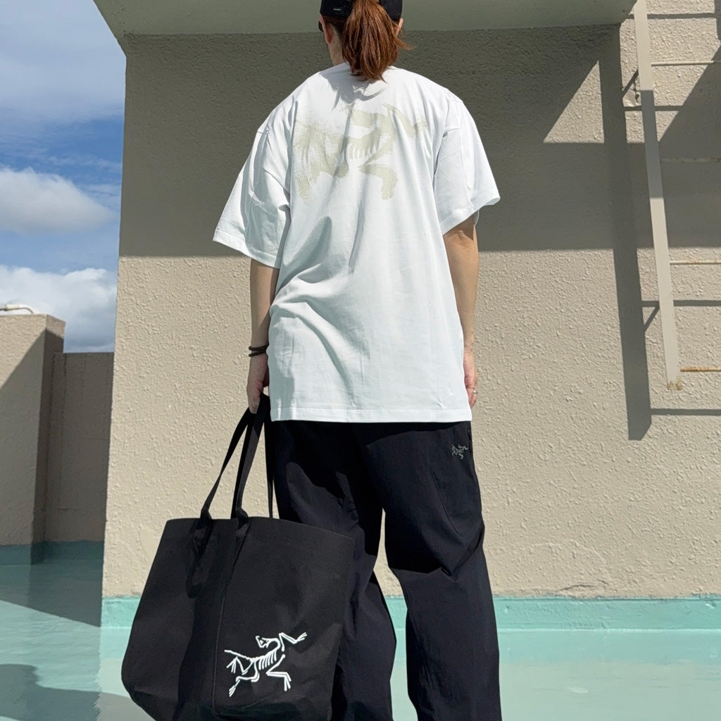 ARC'TERYX : Kragg SL Cotton Blurred Bird SS (White Light/Atmos)