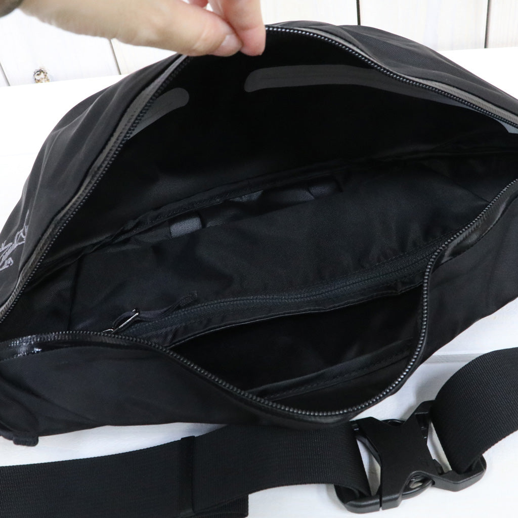 ARC'TERYX : Axios 4 Crossbody (Black) – Reggieshop