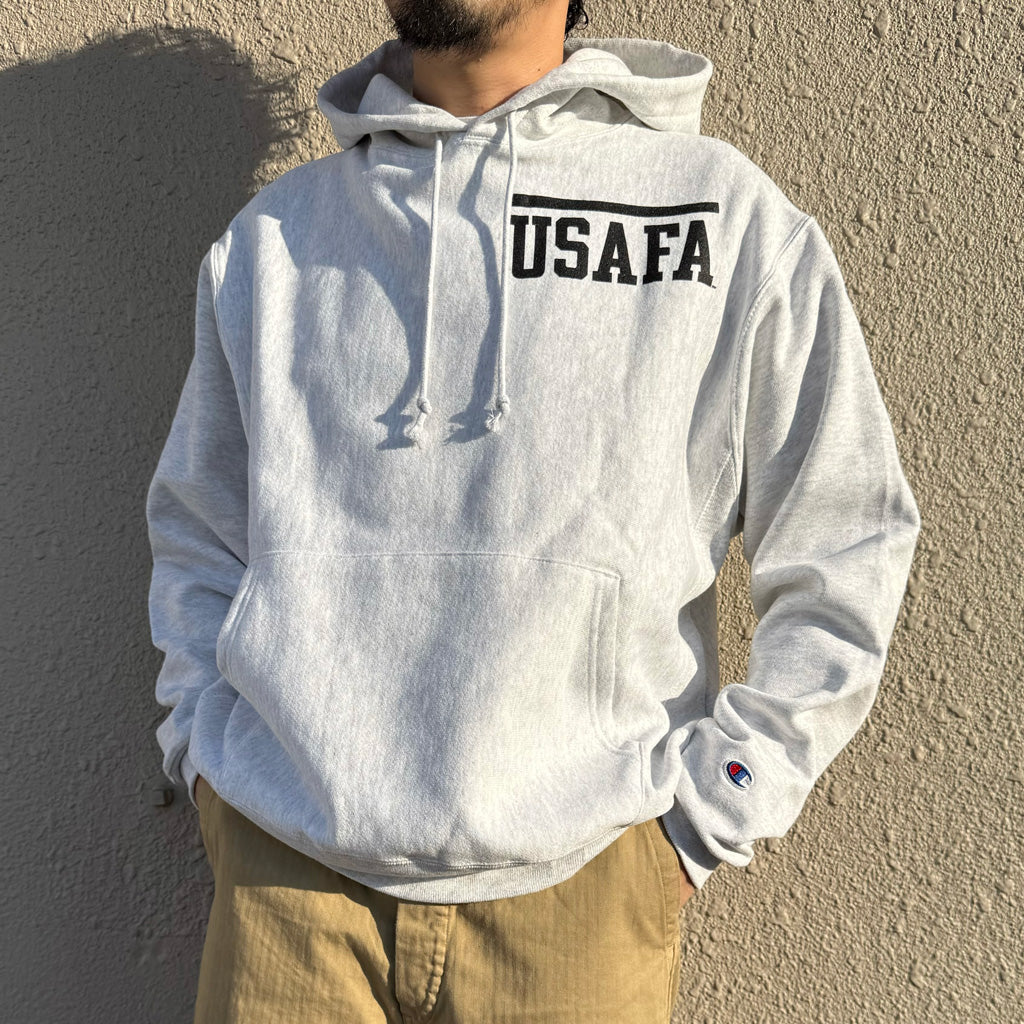 Champion『USAFA Bar Letter CHAMPION REVERSE WEAVE HOODIE』(ASH GREY)