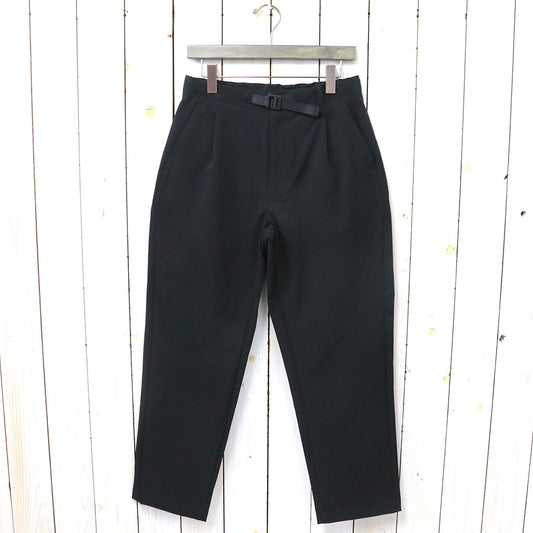 Goldwin『One Tuck Tapered Stretch Pants』(ブラック)