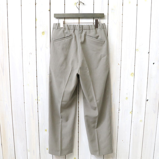 Goldwin『One Tuck Straight Pants』(トープフォーン)