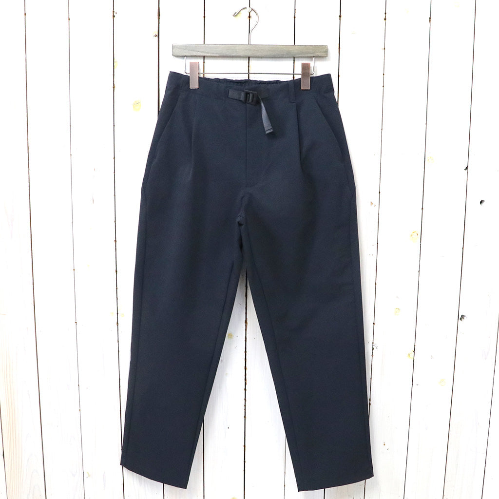 Goldwin『One Tuck Tapered Stretch Pants』(ネイビー)