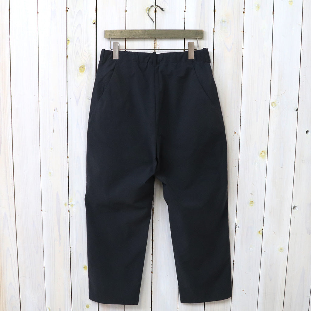 Goldwin『One Tuck Tapered Light Pants』(カーボングレー)