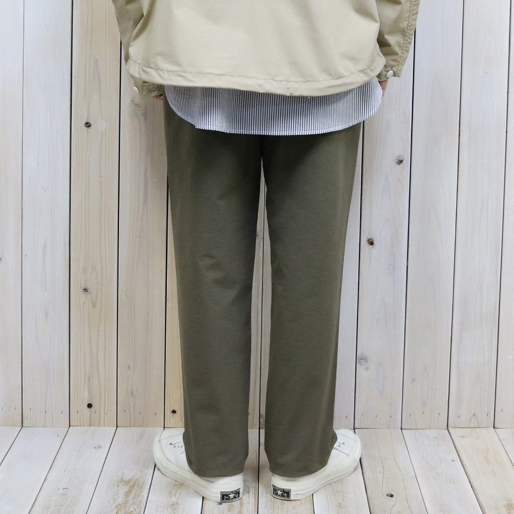 Goldwin『One Tuck Tapered Stretch Pants』(トープグレー)