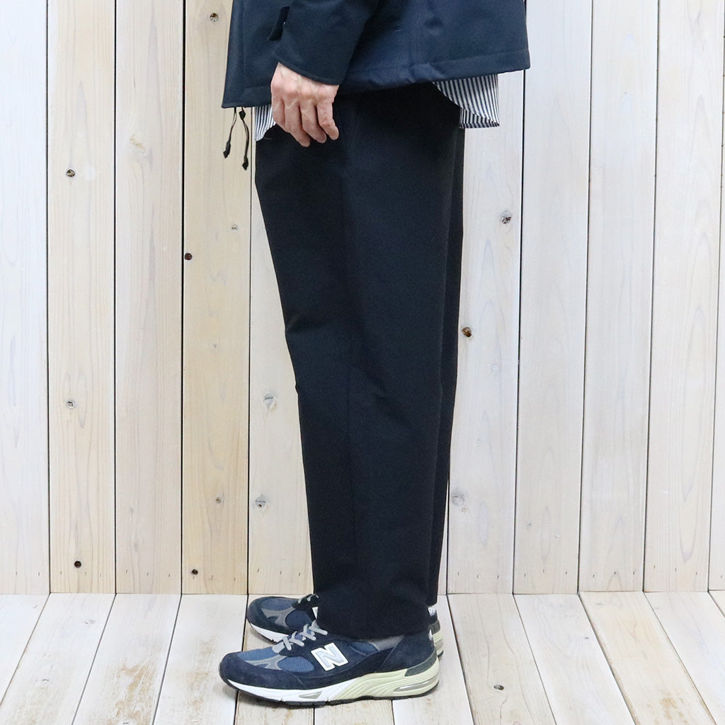 Goldwin『One Tuck Tapered Ankle Pants』(ブラック)