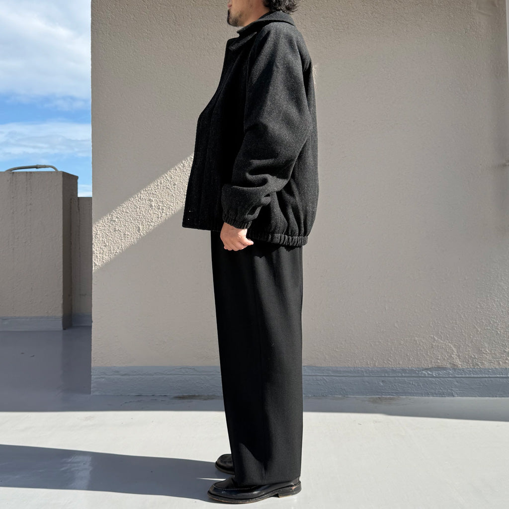 INTÉRIM : 1-TUCK WIDE TAPERED MILITARY TROUSERS (BLACK) (IT26A079)