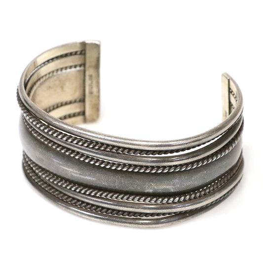 Indian Jewelry : Navajo 1960’s Tahe Bangle