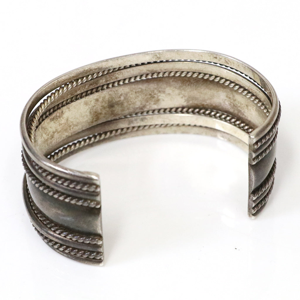 Indian Jewelry : Navajo 1960’s Tahe Bangle