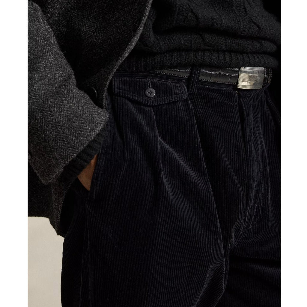 POLO RALPH LAUREN : RELAXED FIT CORDUROY WHITMAN CHINO PLEATED PANTS (POLO BLACK)