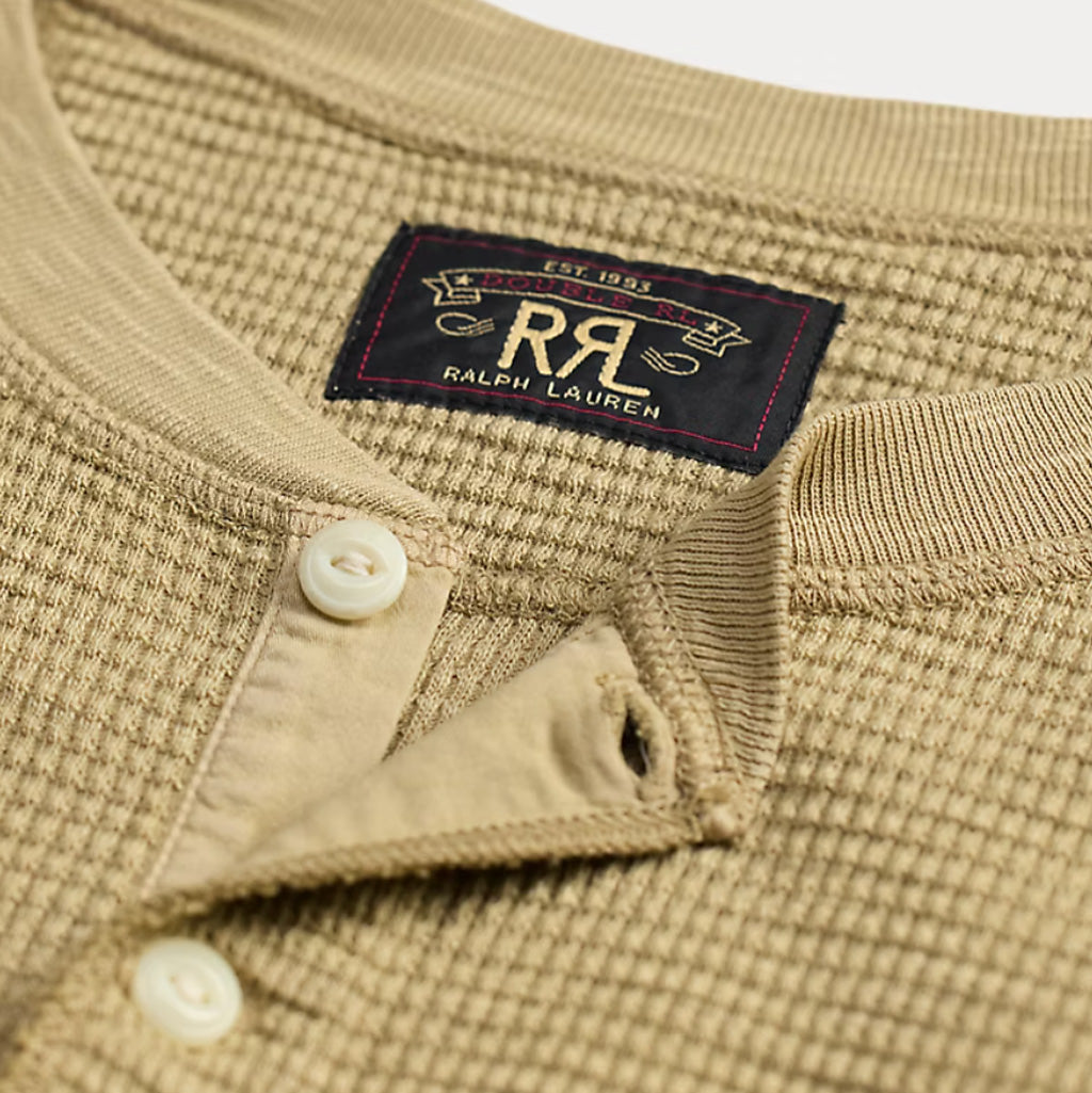 Double RL : GARMENT-DYED WAFFLE-KNIT HENLEY SHIRT (SPRING BEIGE)