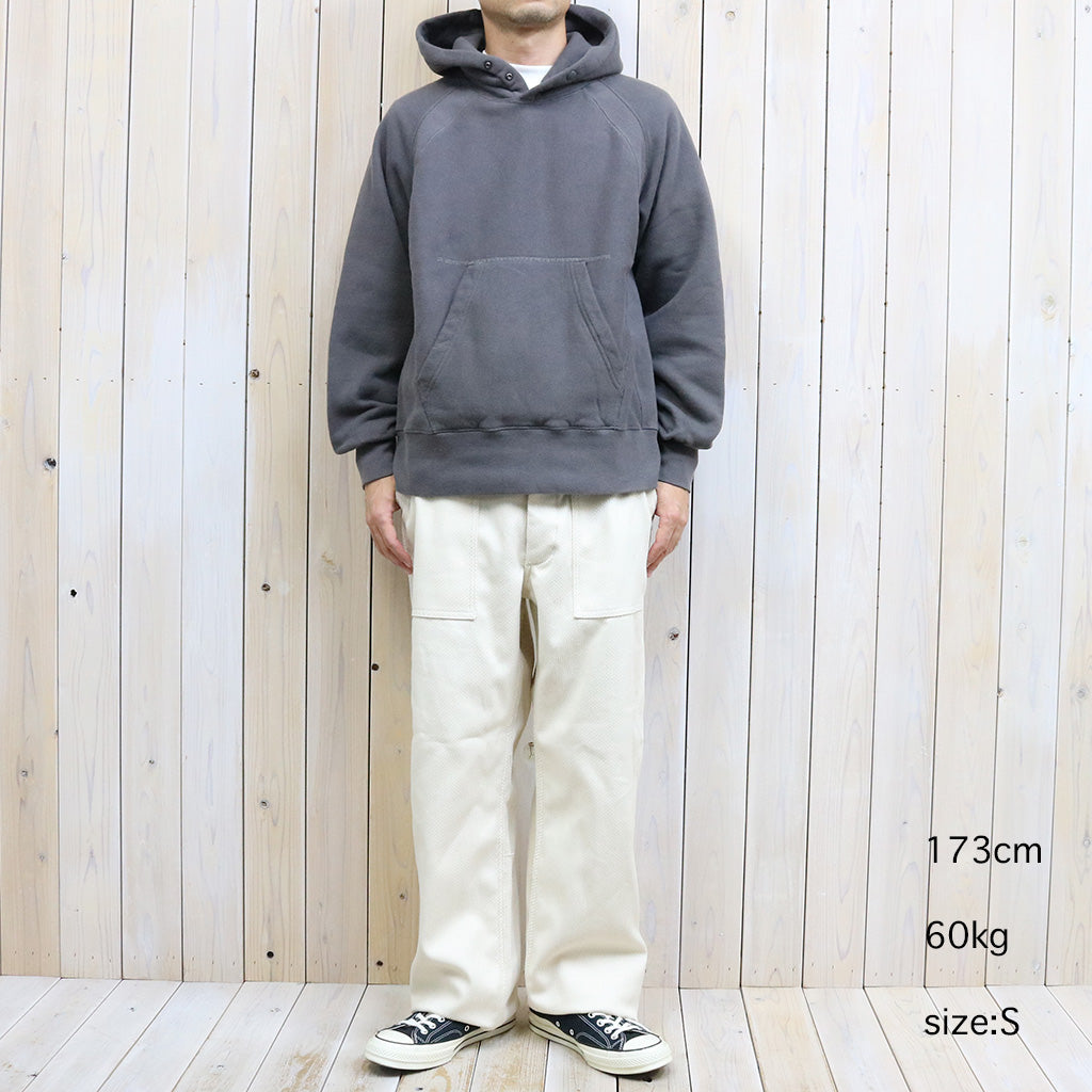 ENGINEERED GARMENTS『Raglan Hoody-12oz Cotton Fleece』(Graphite)