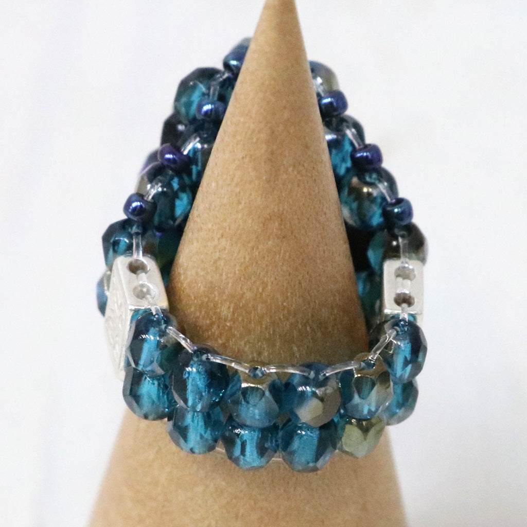 NeedlesxTie A Knot : Square Crystal Beads Ring (Green/Blue)