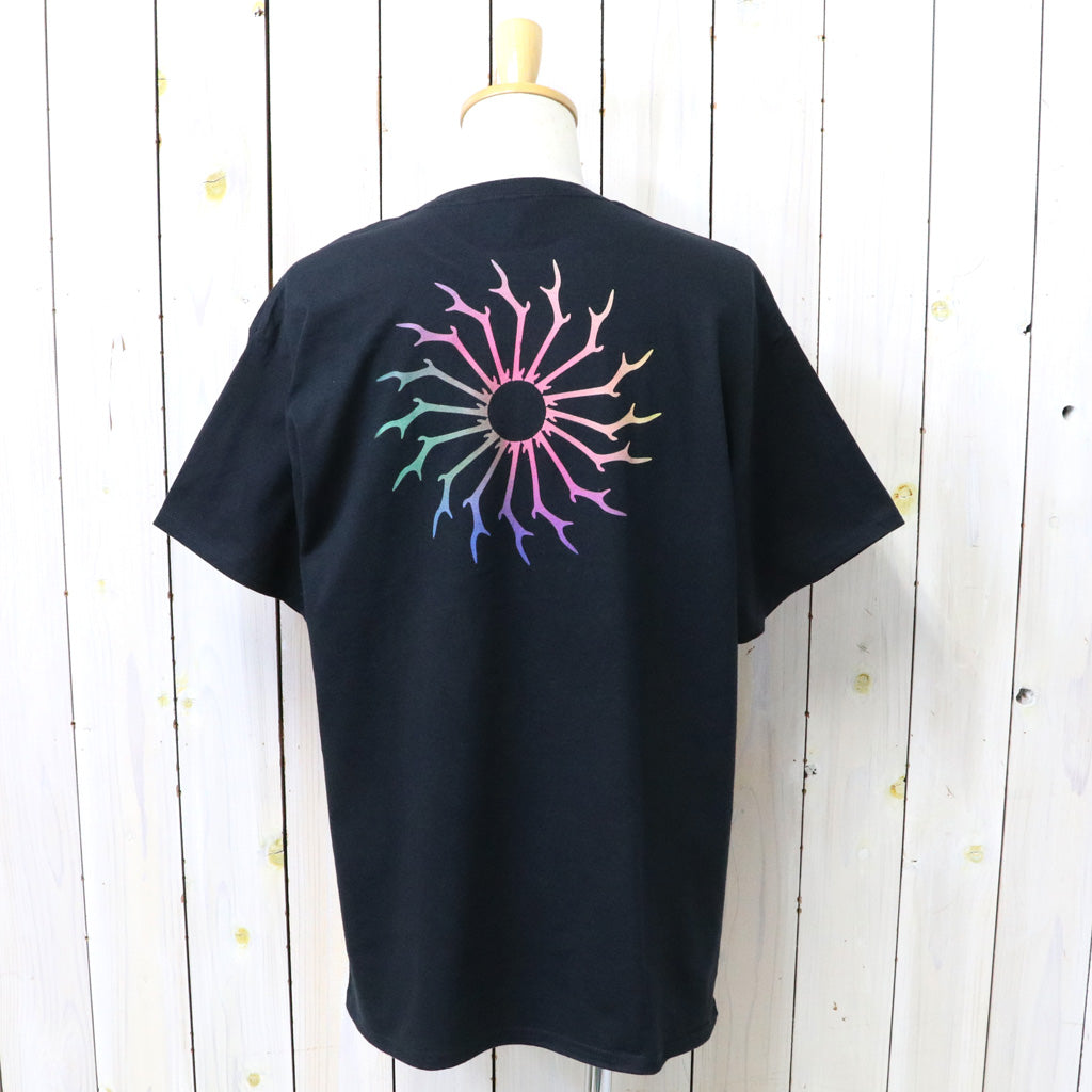SOUTH2 WEST8 : S/S Crew Neck Tee-Skull & Target Gradation (Black)