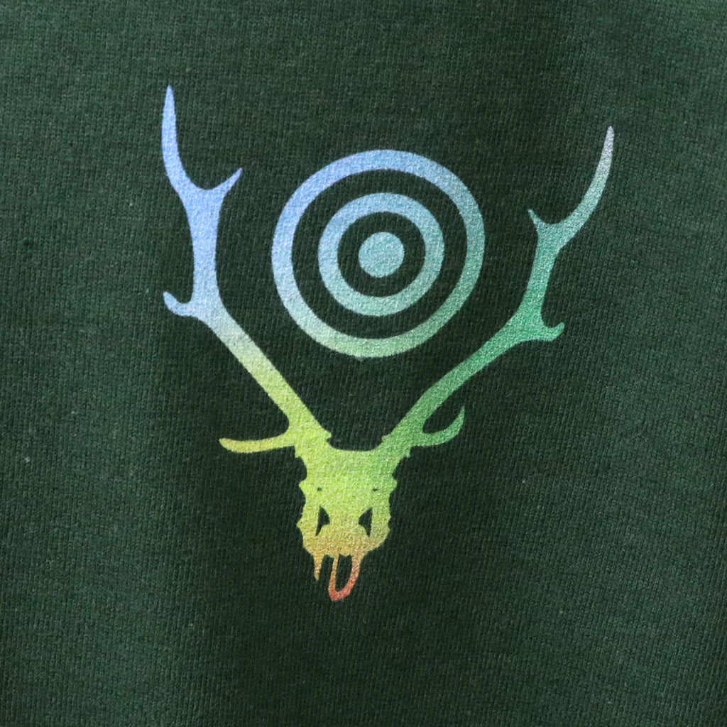 SOUTH2 WEST8 : S/S Crew Neck Tee-Skull & Target Gradation (Dk.Green)