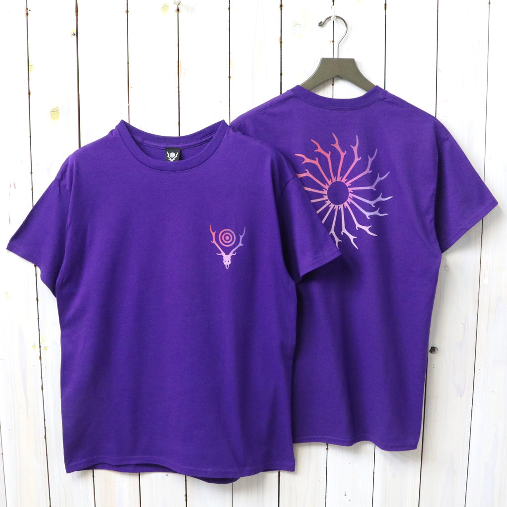 SOUTH2 WEST8 : S/S Crew Neck Tee-Skull & Target Gradation (Purple)