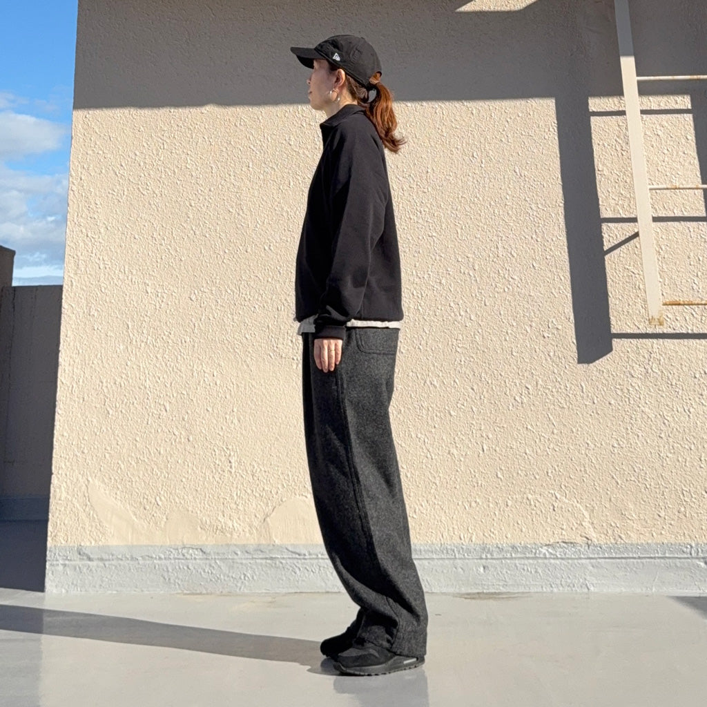 NEUTRALWORKS. : SWEAT HALF ZIP (BLACK)
