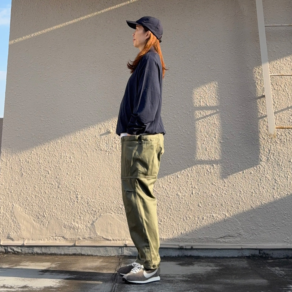 SASSAFRAS : OVERGROWN PANTS 4/5(MILITARY SATIN) (OLIVE)