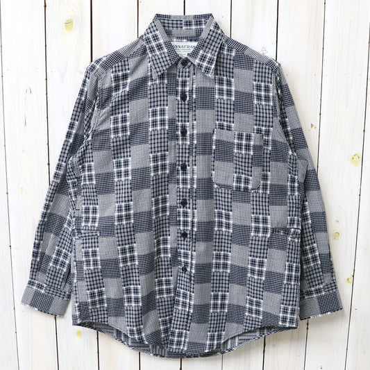 SASSAFRAS : WHEEL BARROW SHIRT-RANDOM PATCHWORK CHECK (NAVY/WHITE)
