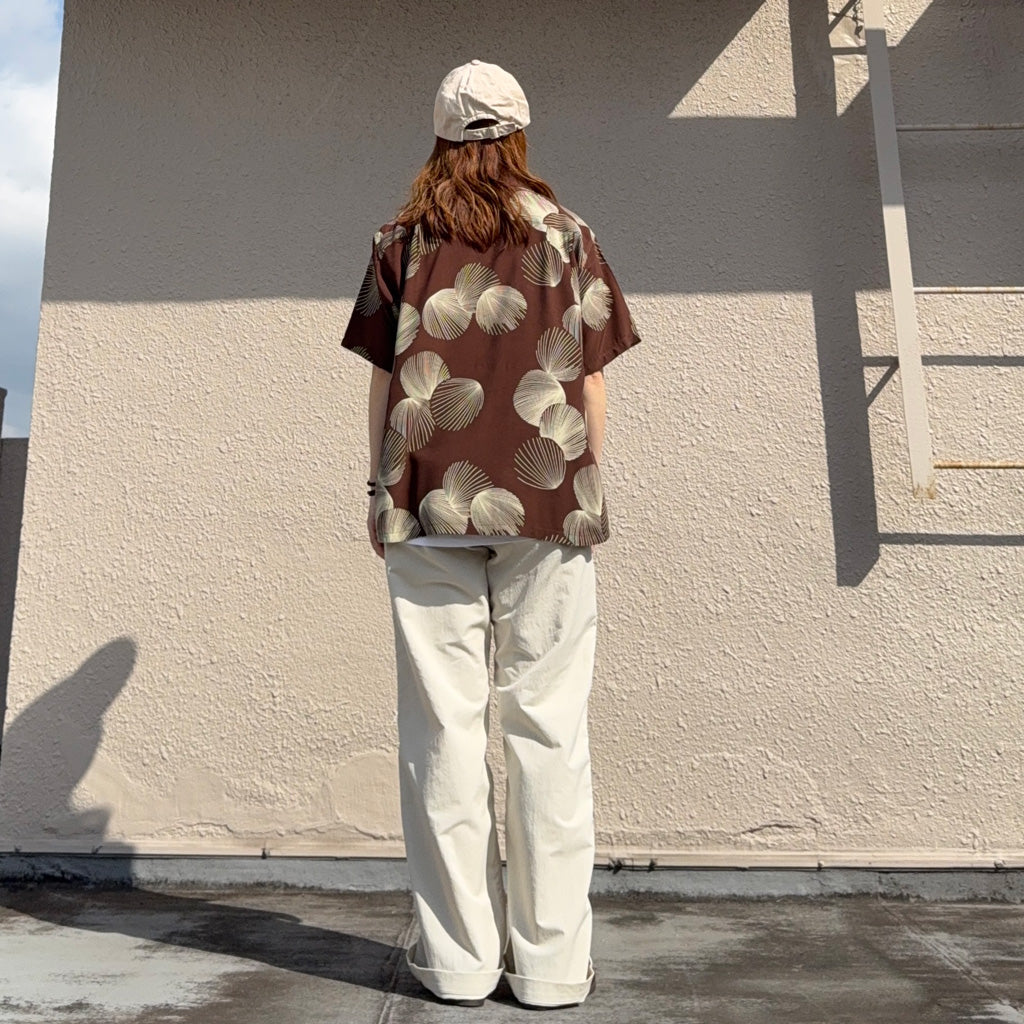 DUKE KAHANAMOKU『S/S RAYON HAWAIIAN SHIRT -DUKE’S SHELL』(BROWN)