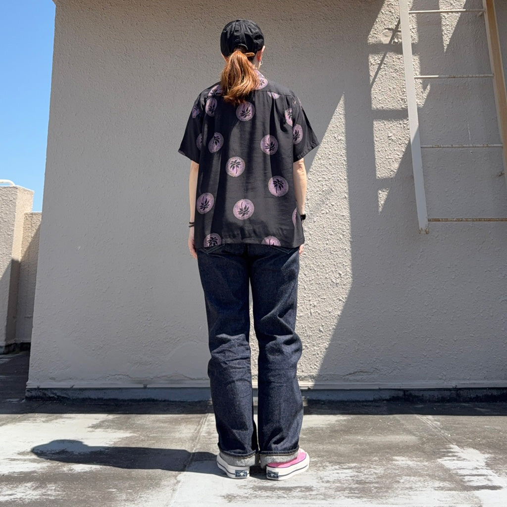 DUKE KAHANAMOKU : S/S RAYON HAWAIIAN SHIRT-WONDROUS PLAM TREE (BLACK)