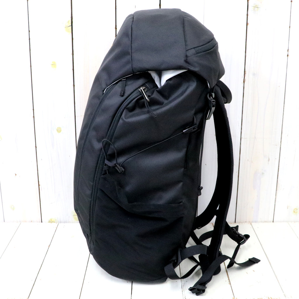 ARC'TERYX『MANTIS 30 BACKPACK』(Black)