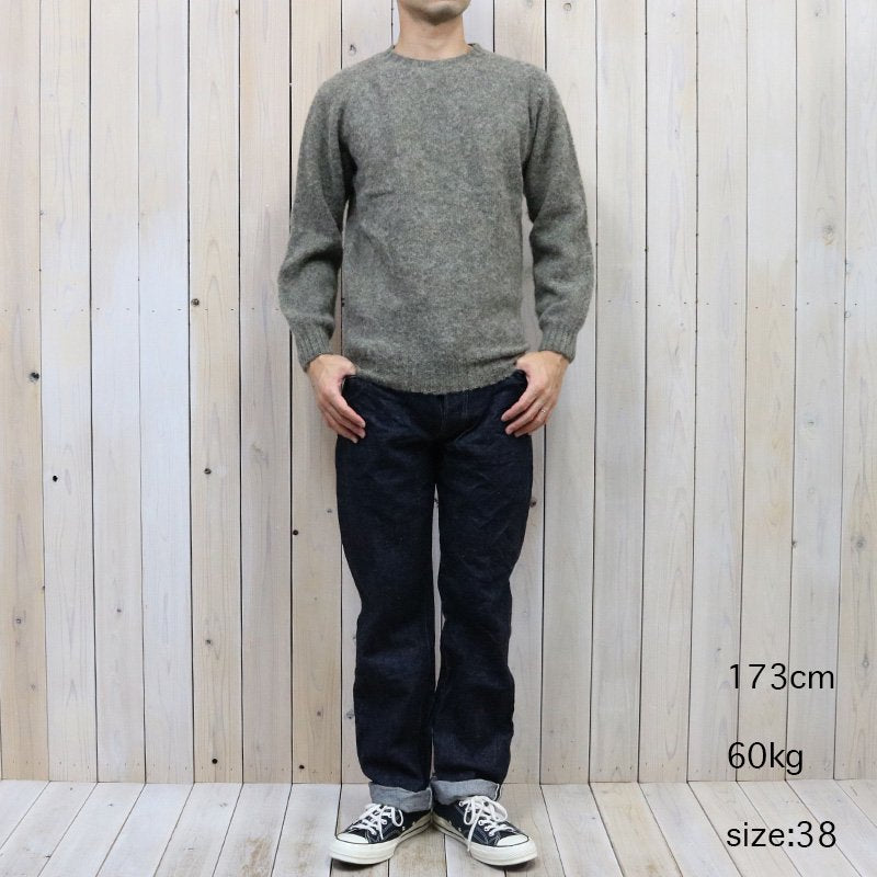 John Tulloch『SEAM FREE HEAVY BRUSH CREW NECK SADDLE SHOULDER P/O』(OYSTER)
