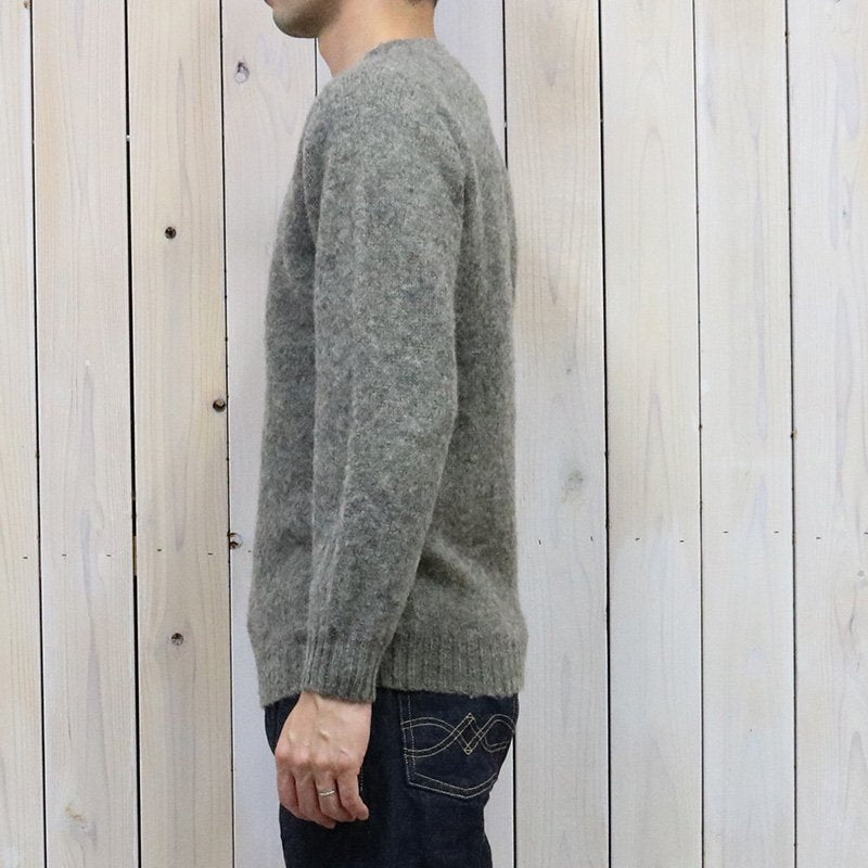 John Tulloch『SEAM FREE HEAVY BRUSH CREW NECK SADDLE SHOULDER P/O』(OYSTER)