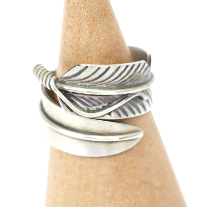 Indian Jewelry : Navajo Chris Charley Feather Ring Type-A