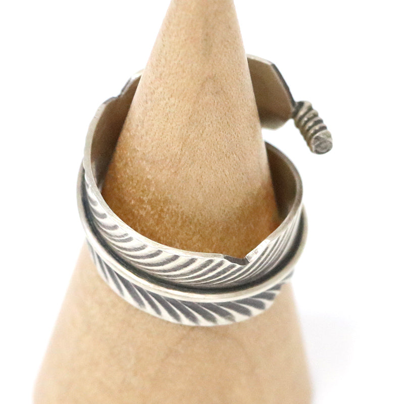 Indian Jewelry : Navajo Chris Charley Feather Ring Type-B