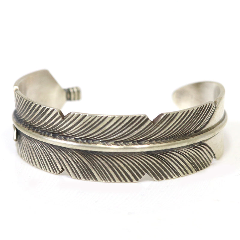 Indian Jewelry : Navajo Chris Charlie Feather Bangle Type-A