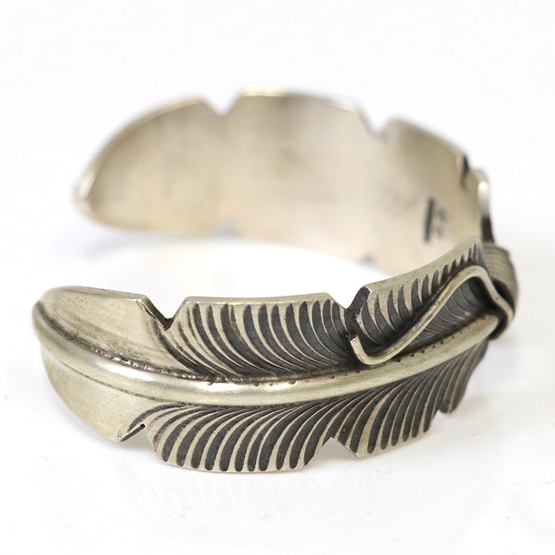 Indian Jewelry : Navajo Chris Charlie Feather Bangle Type-B