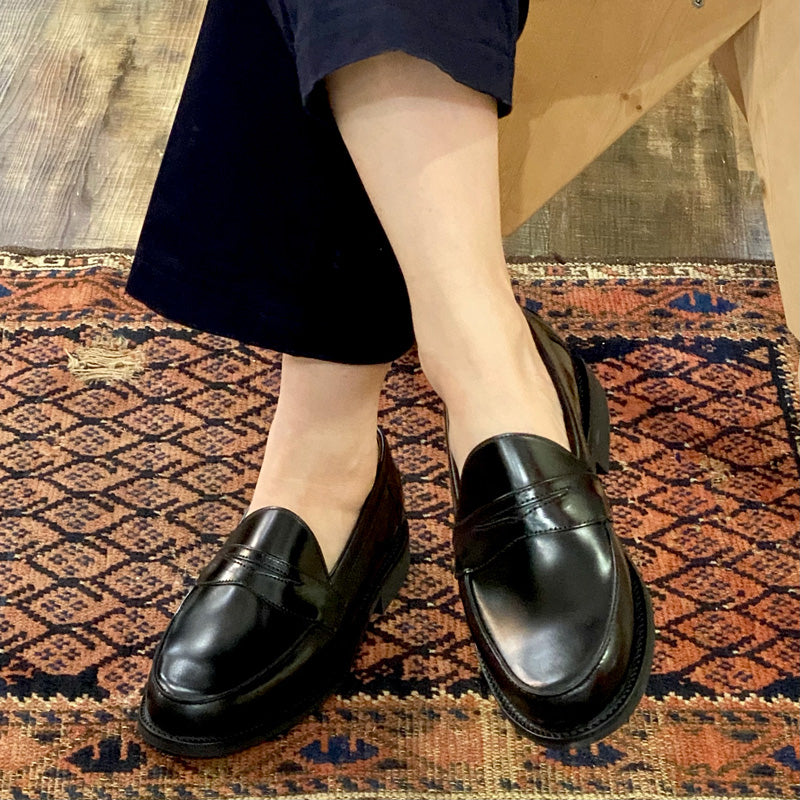SANDERS『Butt Seam Loafer』(Black)